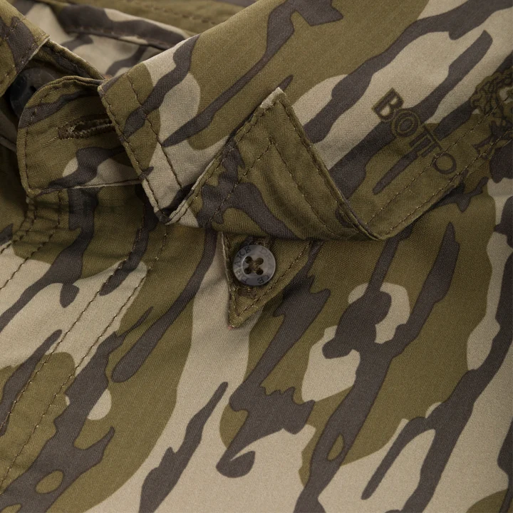 Drake 8 Shot Flyweight Bottomland camo shirt, close-up of button-down collar