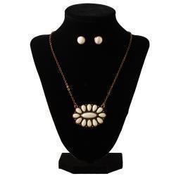 Blazin Roxx Scalloped White Oval Set