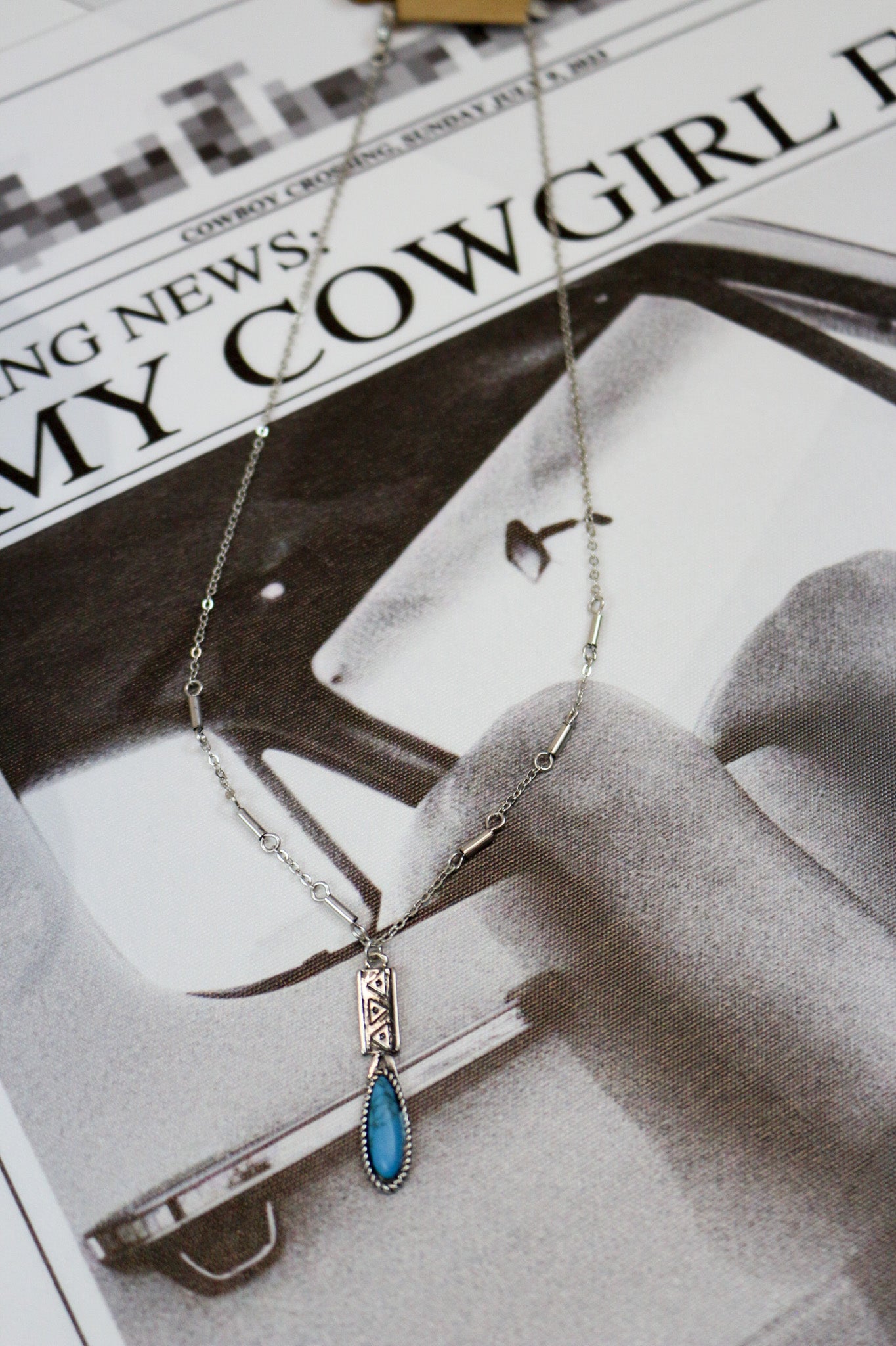 Justin Women's Turquoise Oval Pendant Silver Necklace