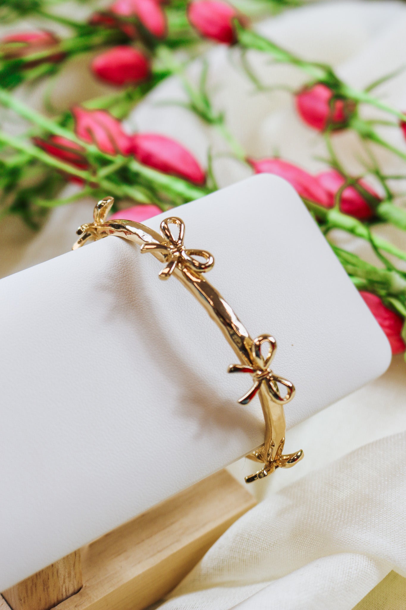 Gold Bow Stretch Metal Bracelet