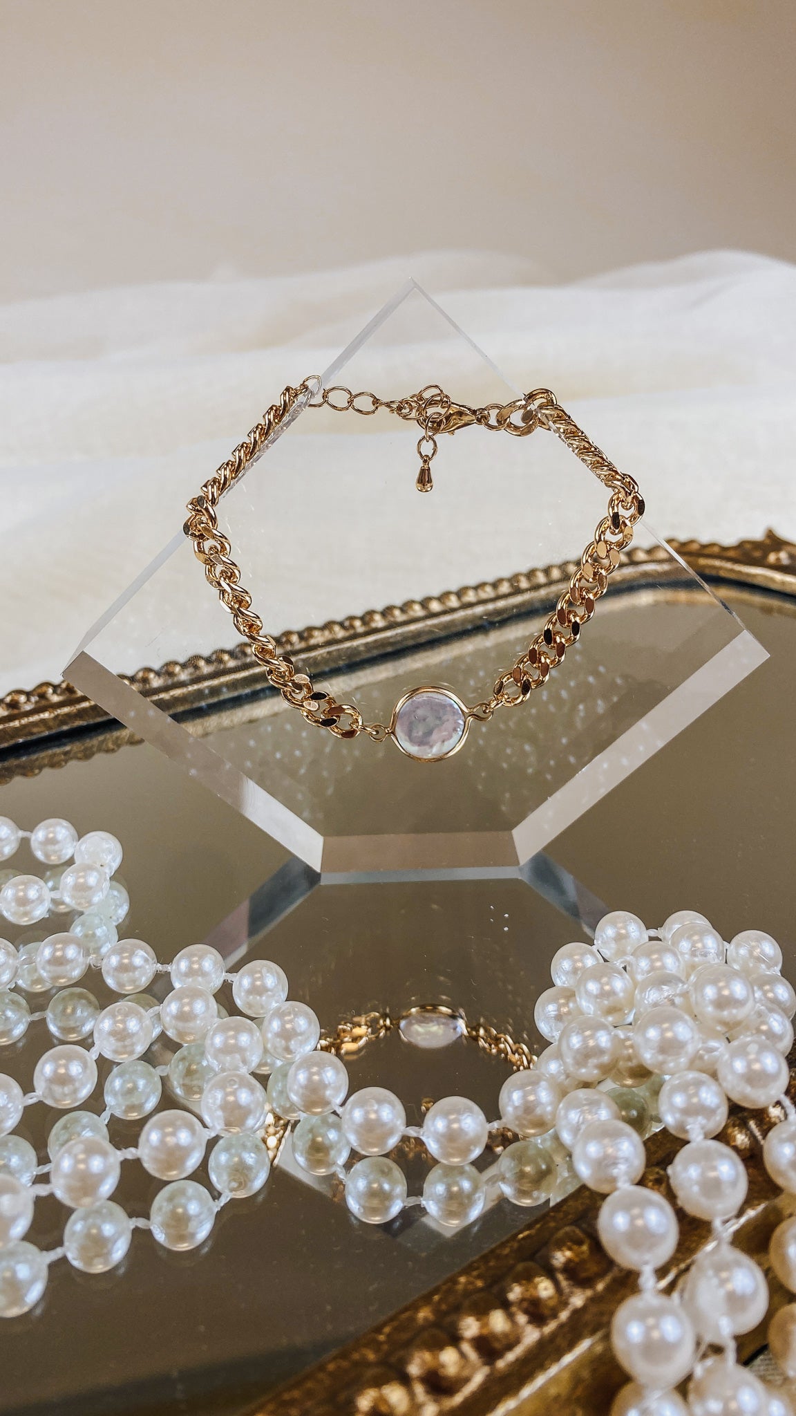 Gold Chain Iridescent Pendant Bracelet