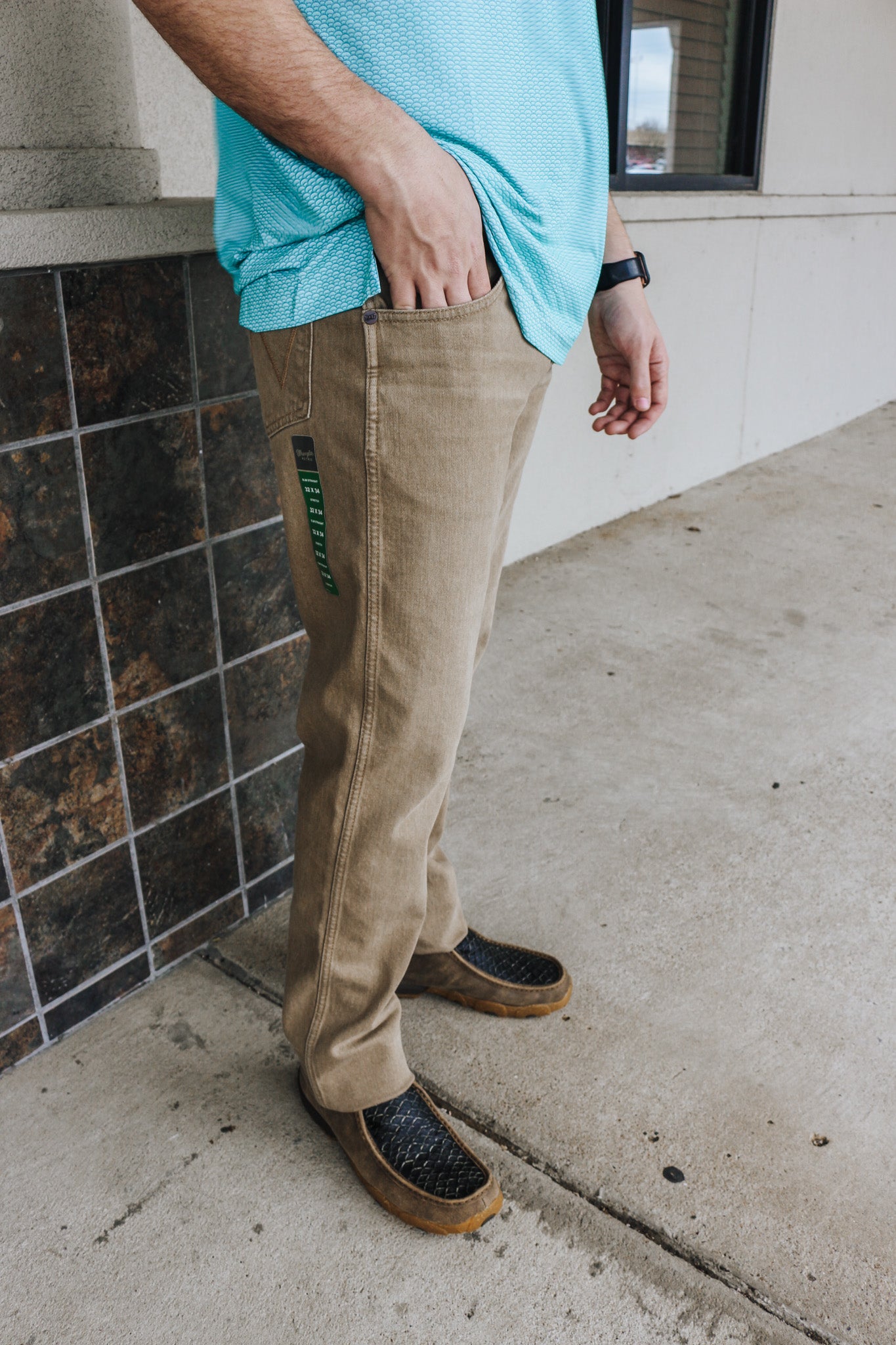 Wrangler Men's Color Wash Retro Slim Fit Straight Leg Saddle Jean