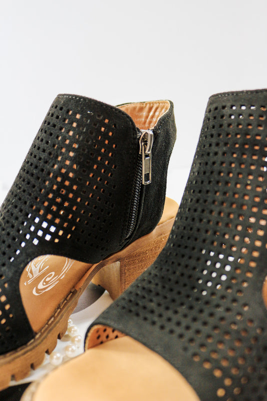 Milsy Black Chunky Heel Very G