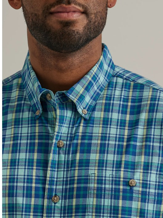 Wrangler Rugged Wear Short Sleeve Plaid Button Down Shirt