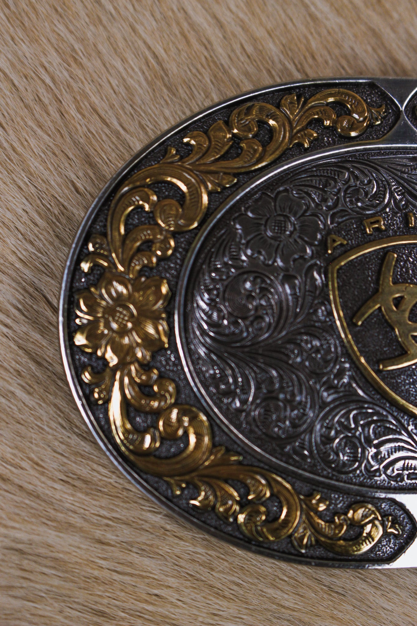 Ariat Smooth Edge Floral Emblem Oval Buckle