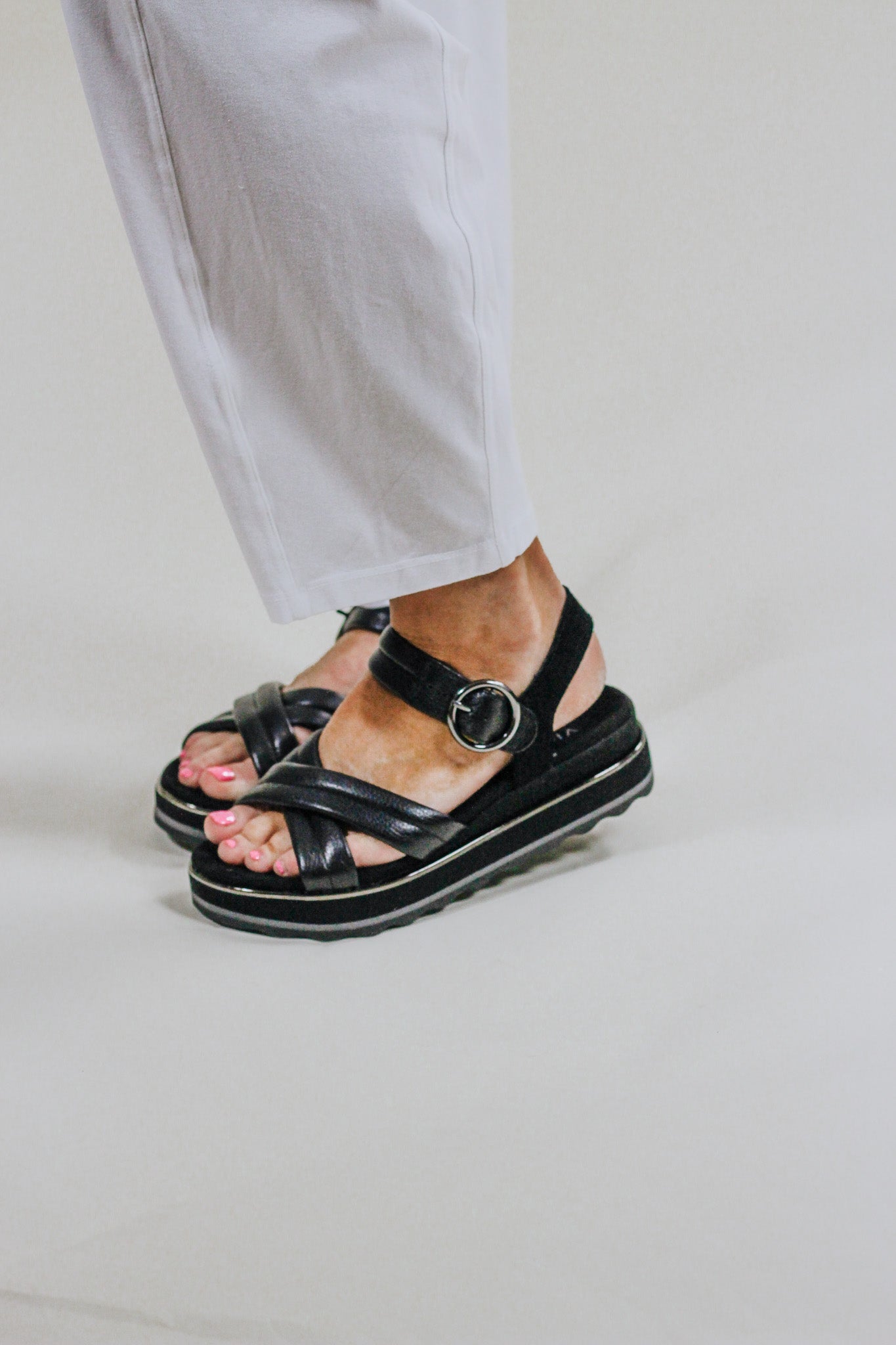 Reyna Black Flatform Sandal By Vionic Dales Clothing Inc