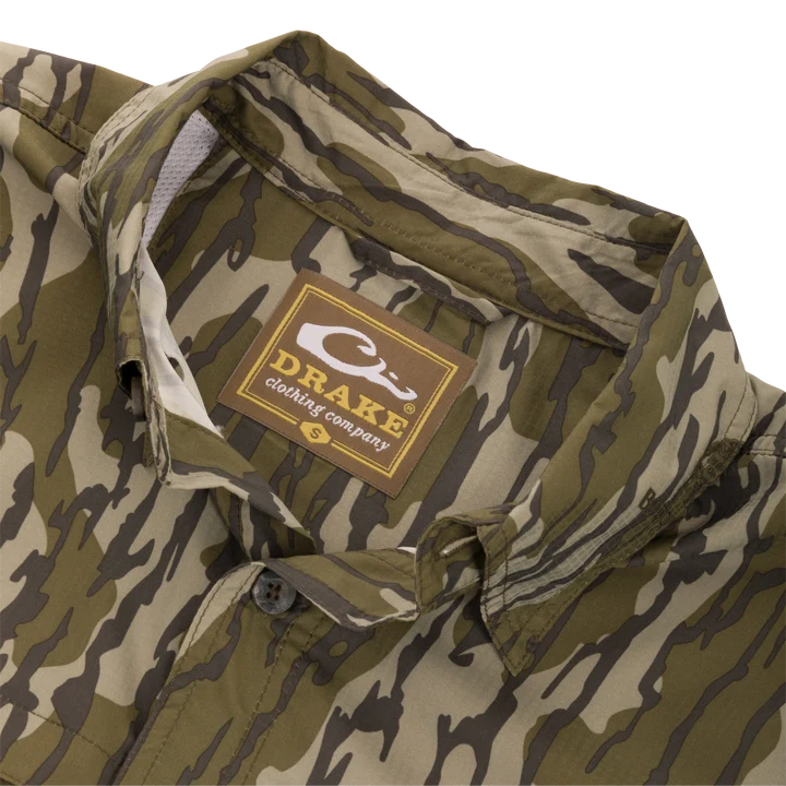 Drake 8 Shot Flyweight Bottomland camo shirt, close-up of Drake neck label and collar