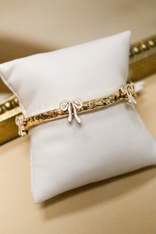 Gold Hammered White Bow Stretch Bracelet