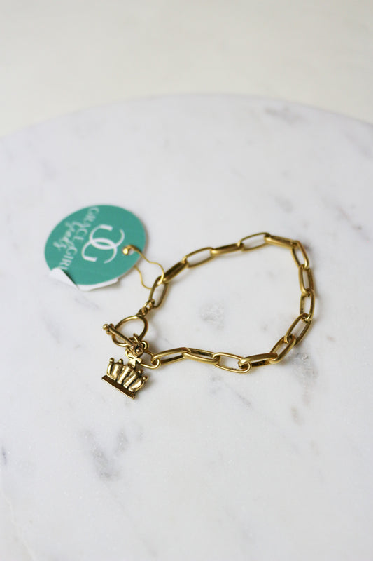 Queen Gold Chain Bracelet
