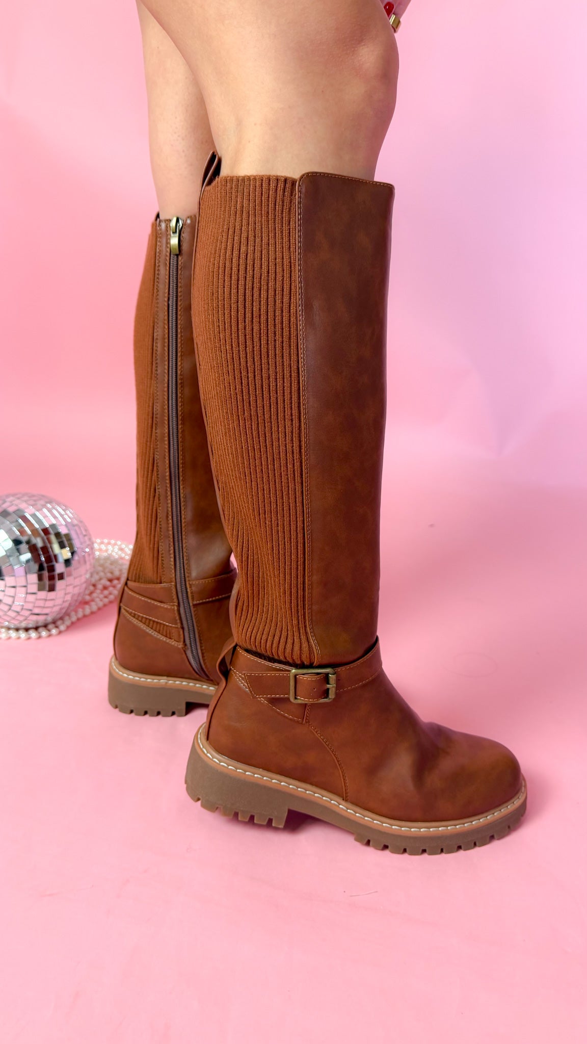 tall boots that hit under the knee