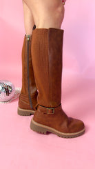 tall boots that hit under the knee