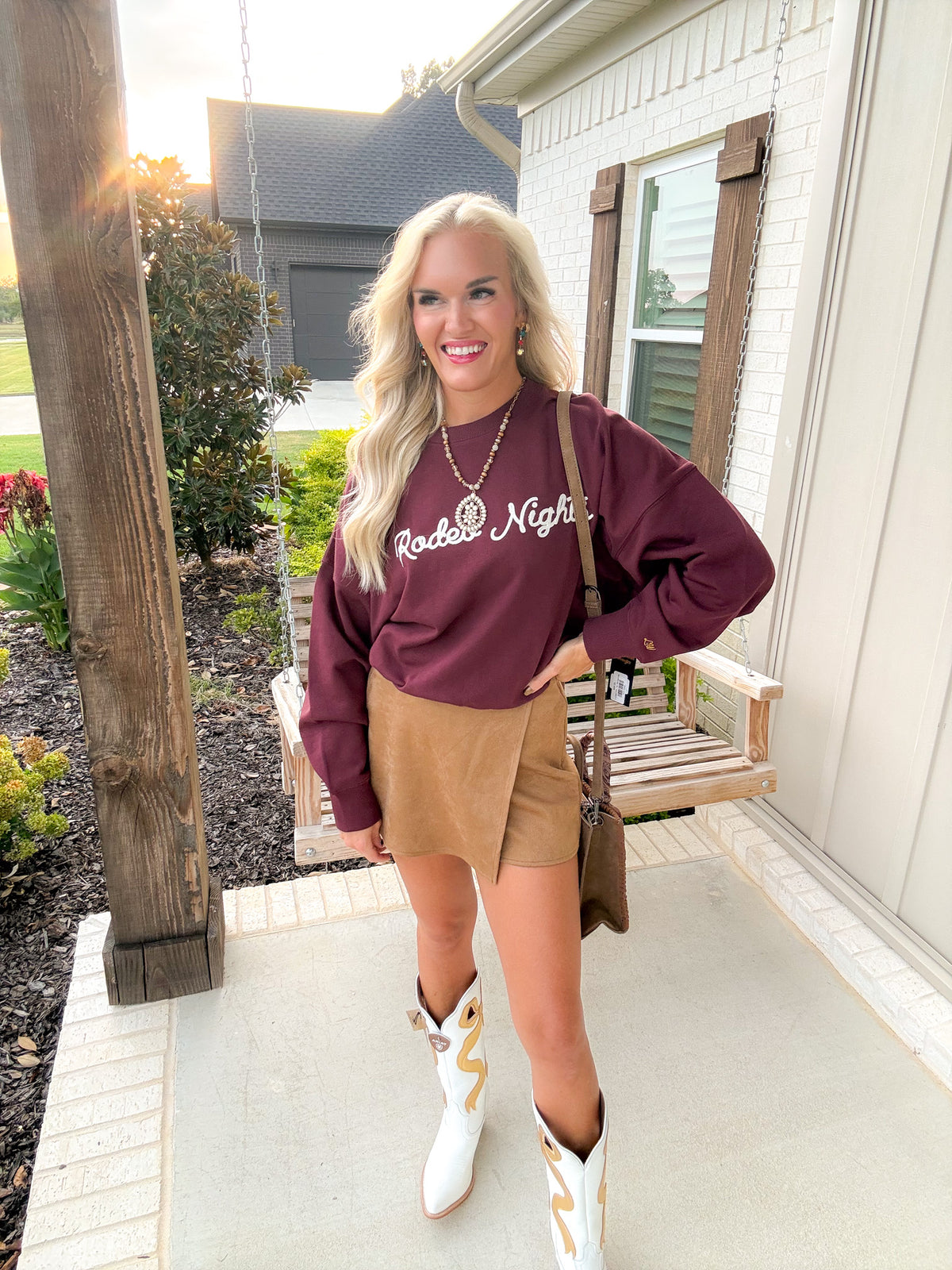 Lainey Wilson x Wrangler Rodeo Nights Sweatshirt | Burgundy