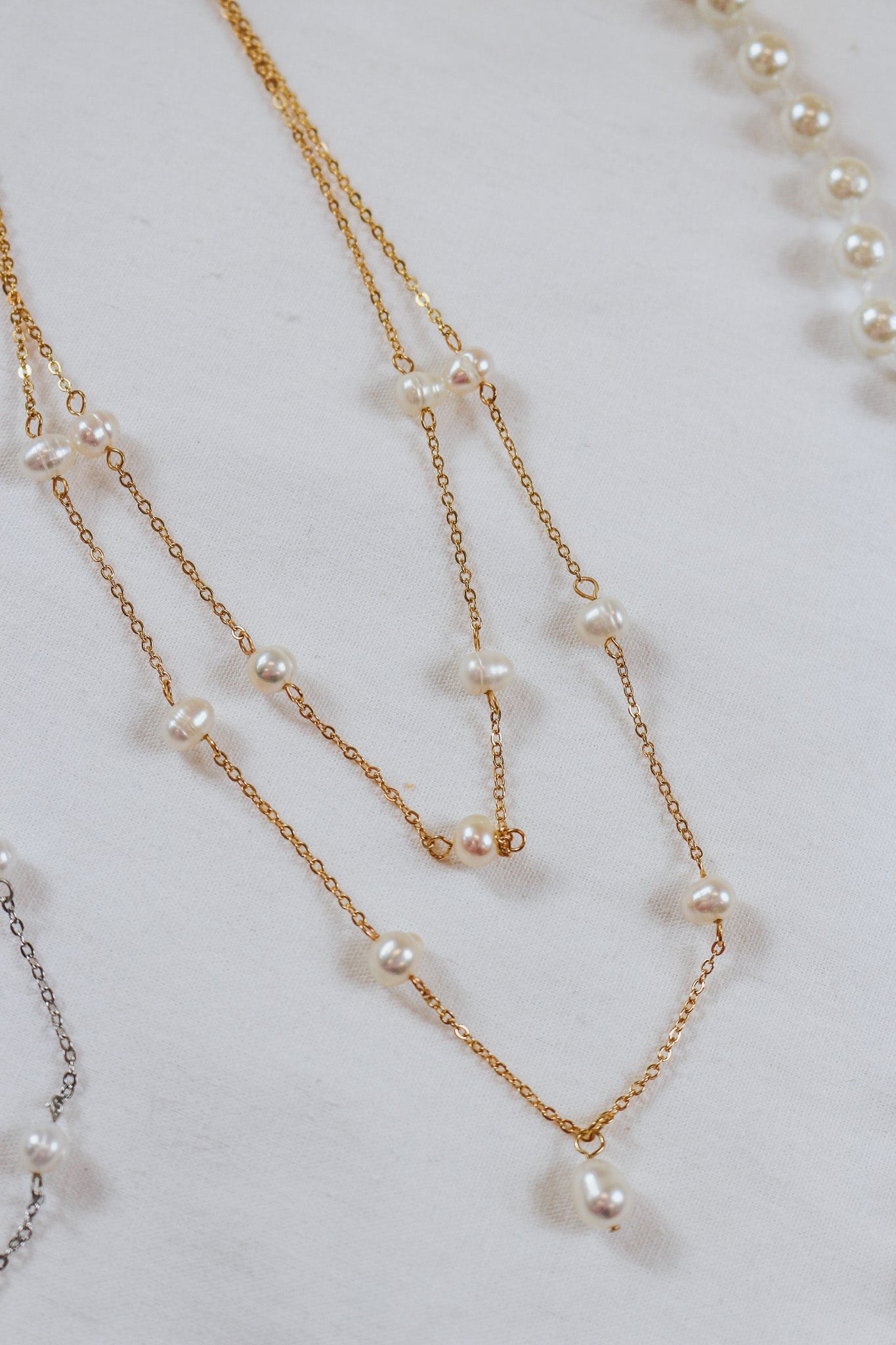 Layered Pearl Pendant Necklace -2 Colors