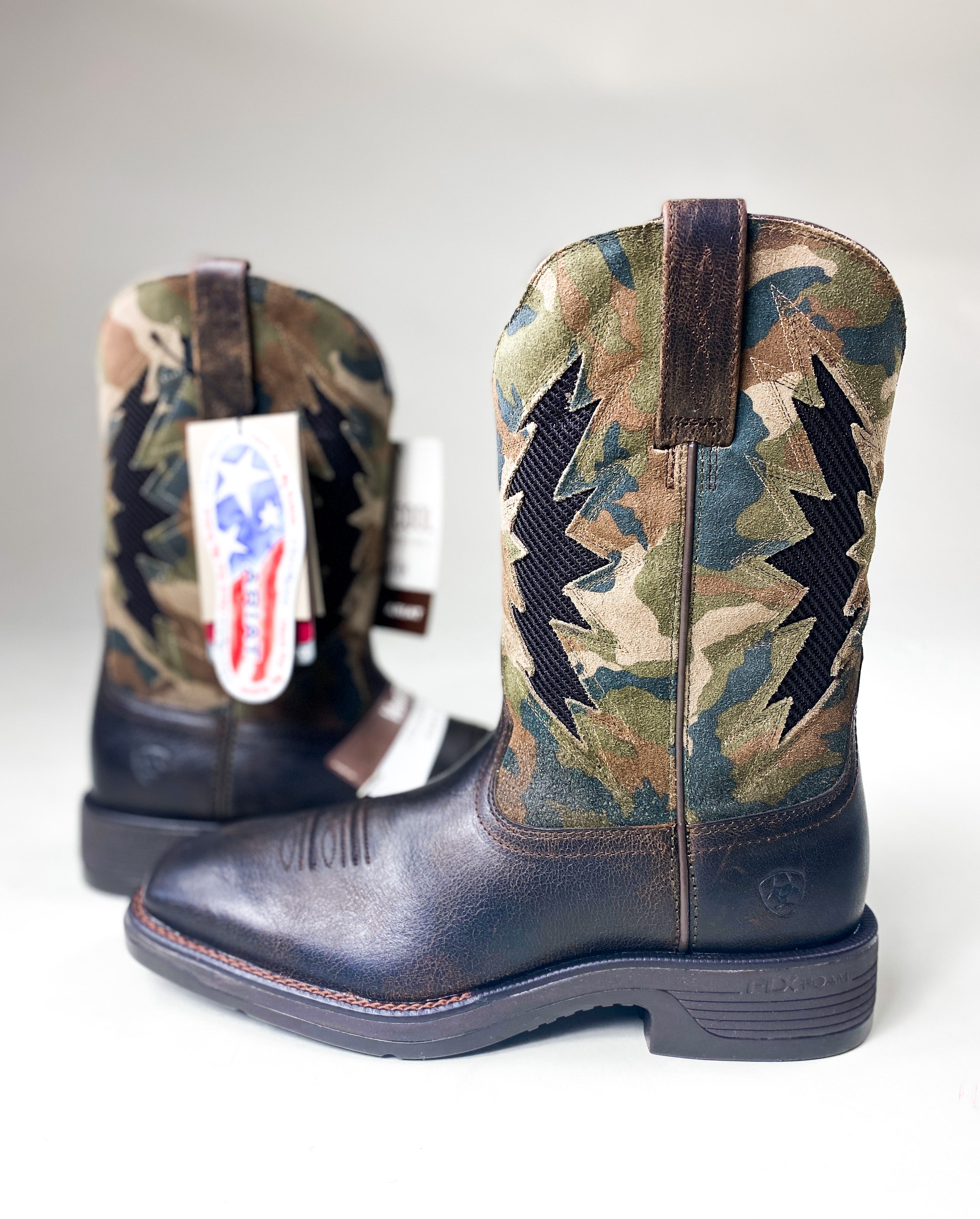 Ariat camo hotsell steel toe boots