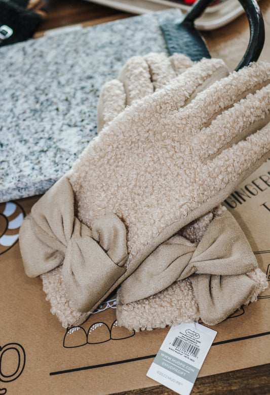 Knotted Cream Sherpa Gloves