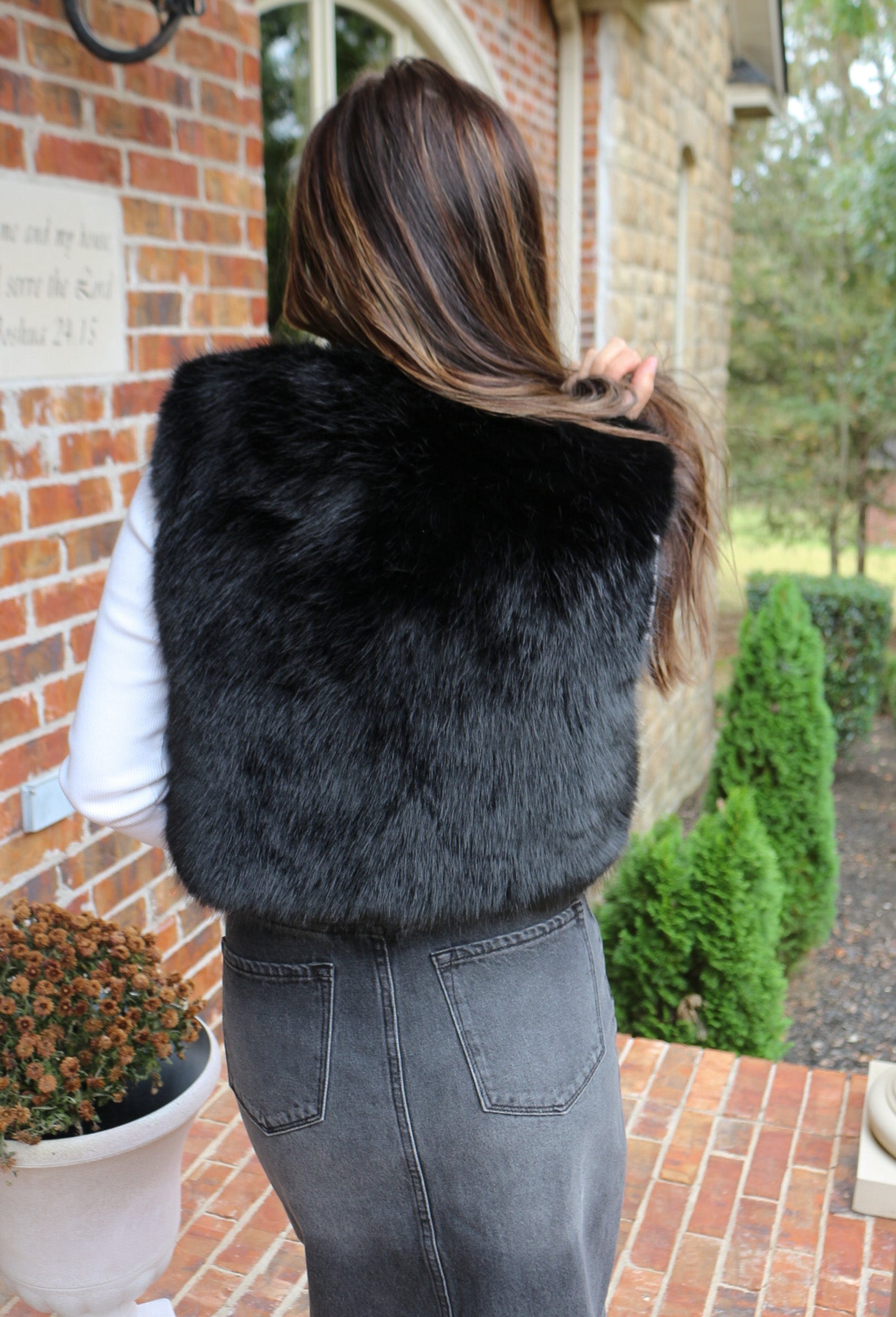 Elegant Edge Mella Black Fur Vest