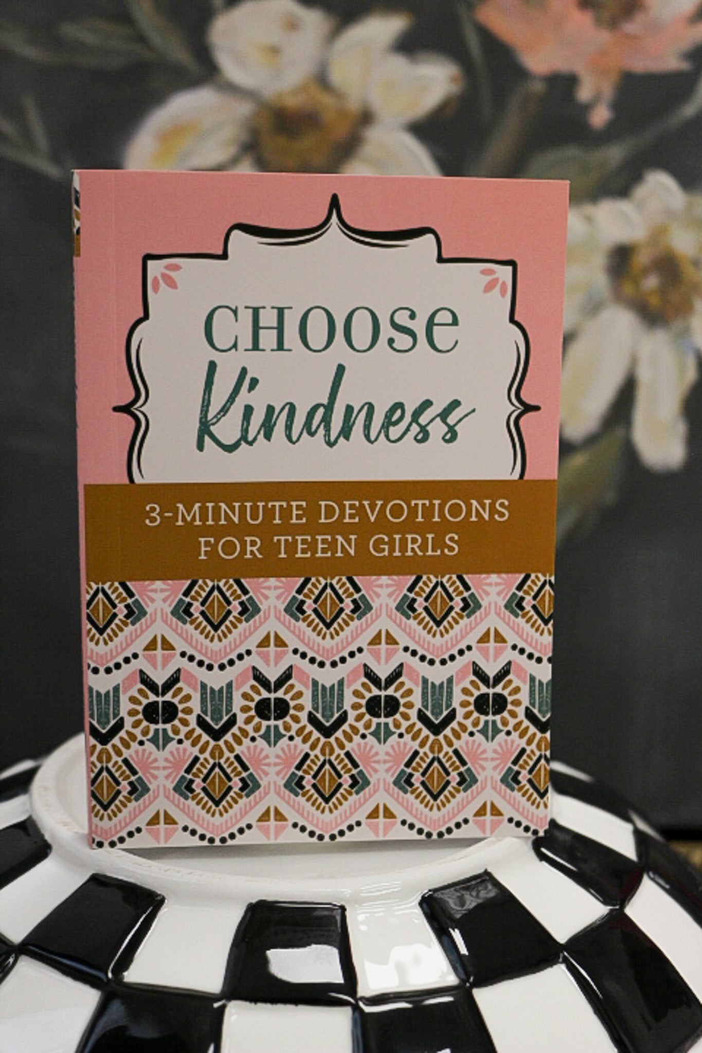 Choose Kindness: 3-Minute Devotions For Teen Girls