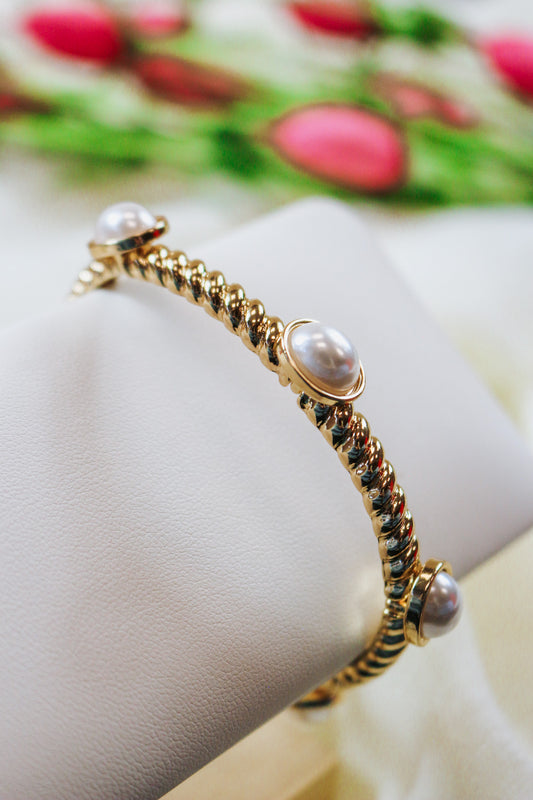 Gold Textured Pearl Bracelet