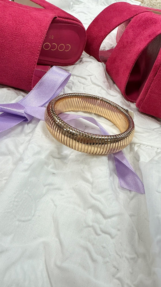 Water-Resistant Gold Ribbed Metal Stretch Bracelet