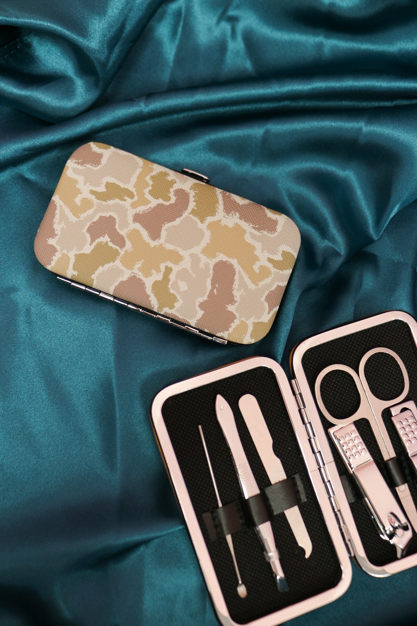 Men's groom kit, shown in one of four available colors