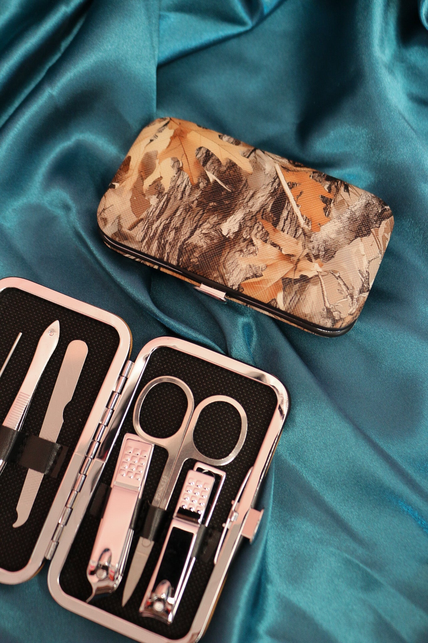 Men's groom kit, shown in one of four available colors