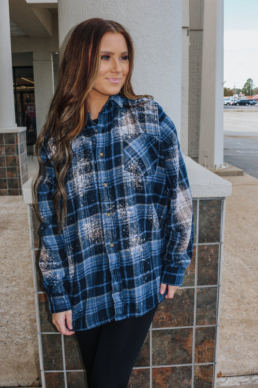Mountainside Moment Distressed Blue Flannel