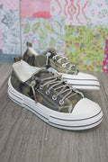 Aman Camo Sneakers
