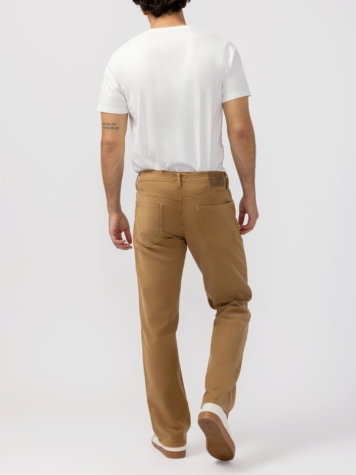 Mens Camel Grayson Classic Fit Straight Leg Knit Flex Silver Jeans