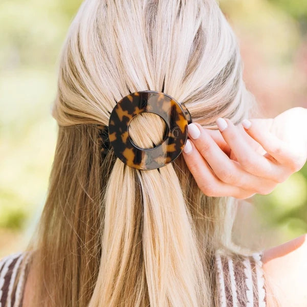 Teleties Medium Flat Circle Hair Clip in tortoise worn in blonde half-up hair