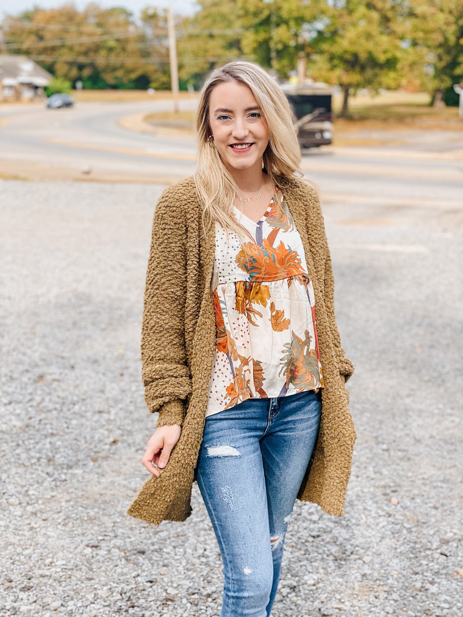 khaki cardigan outfit