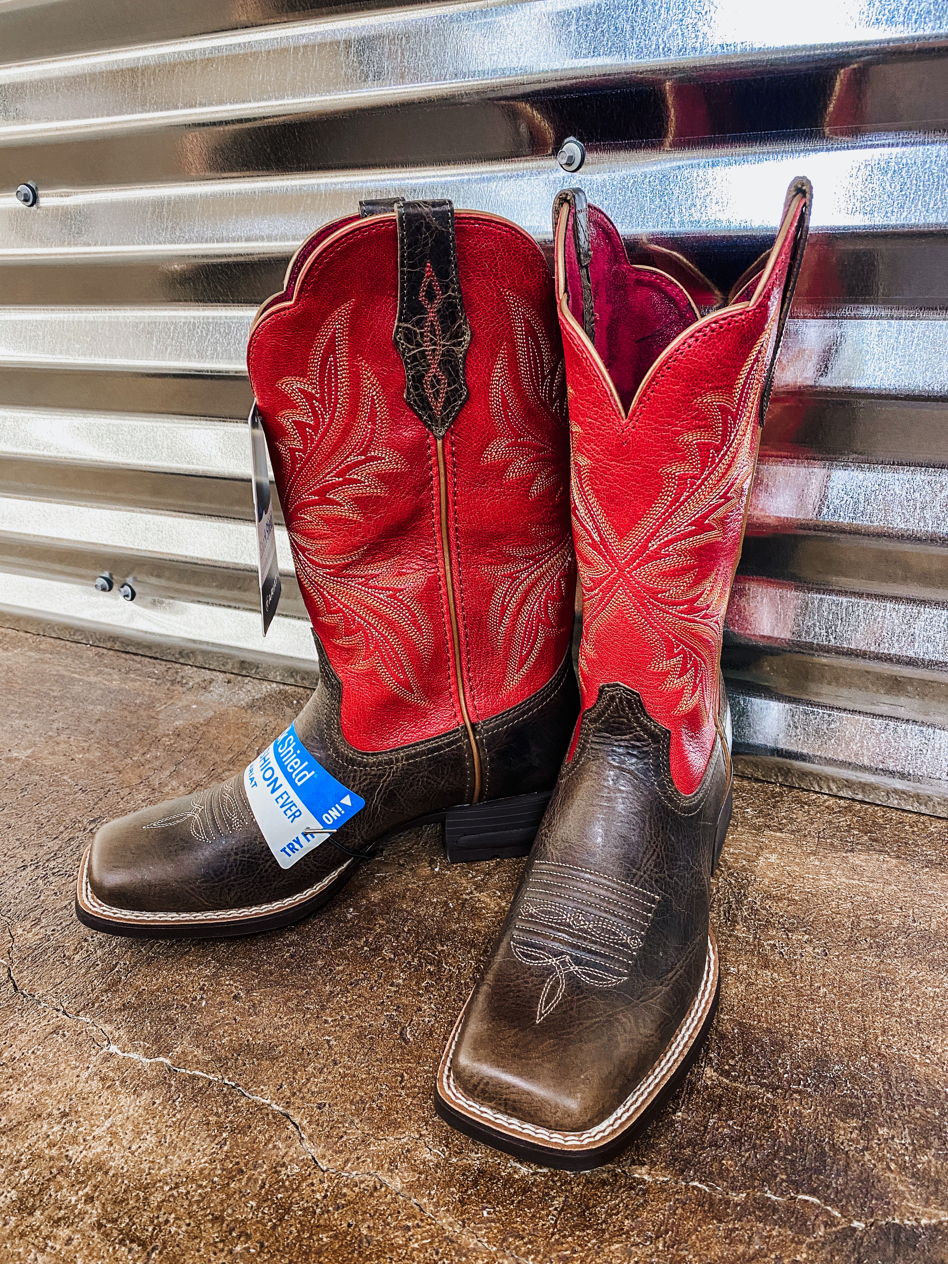 Red sales ariat boots